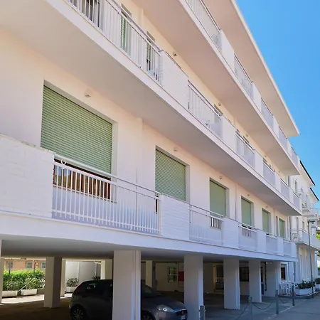 Hotel Jolanda 3*