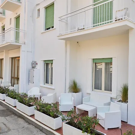 Jolanda Hotel 3*