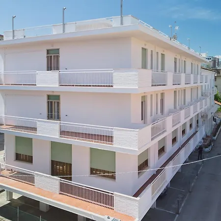 Hotel Jolanda 3*