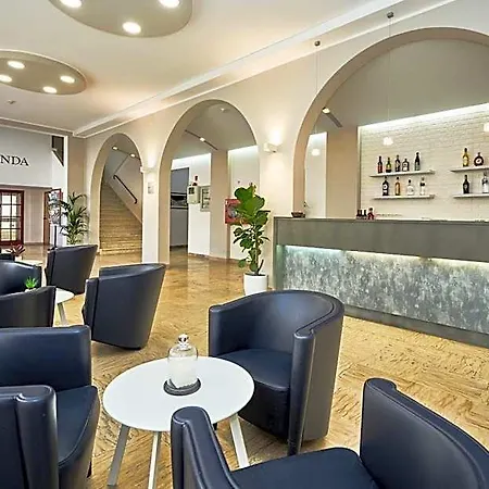 Jolanda Hotell 3*